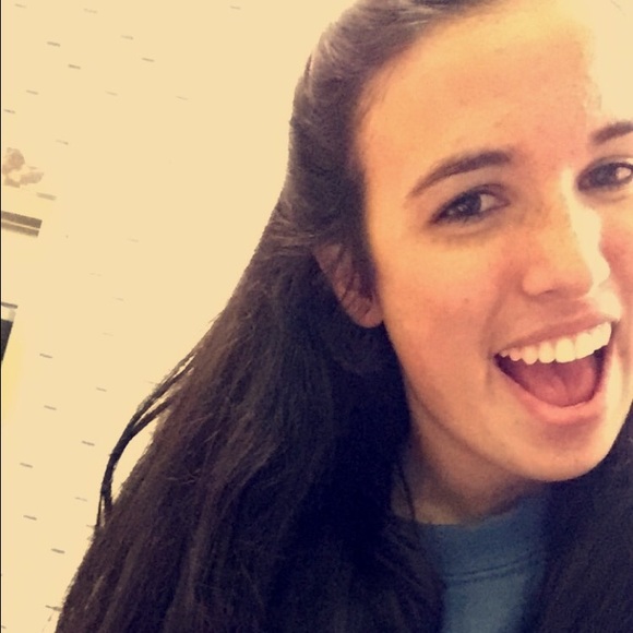 Profile Picture of Alyssa Colbert (@acolbs) on Poshmark