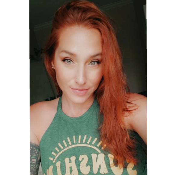 Amanda Bowers - Poshmark Profile Picture of Amanda Bowers (@radsmama) on Poshmark