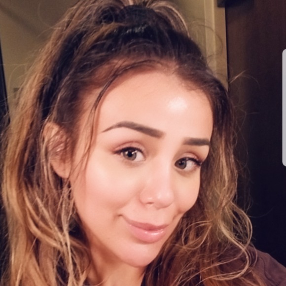 Profile Picture of Genitt Picciotti (@gigi_picciotti) on Poshmark