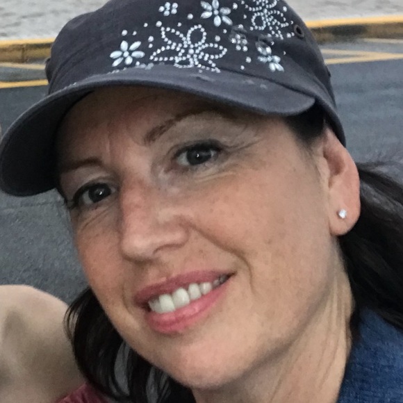 Profile Picture of Celine Buchon (@bougeon) on Poshmark