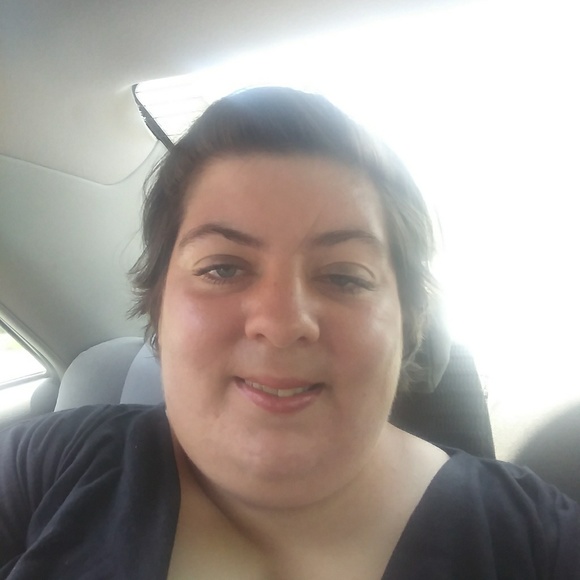 Profile Picture of Pamela Ludka (@pamelaludka) on Poshmark