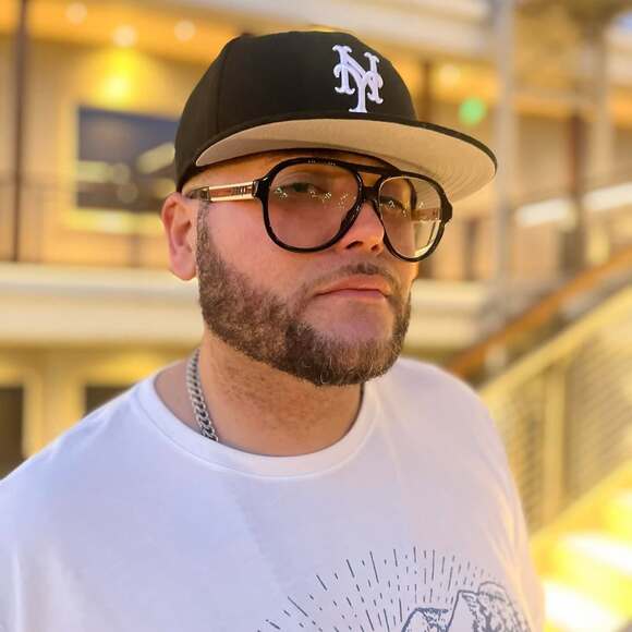 Profile Picture of Javier Aviles (@javboogie21) on Poshmark