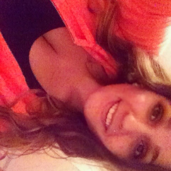 Profile Picture of Jena Utvick (@jena_kristine) on Poshmark