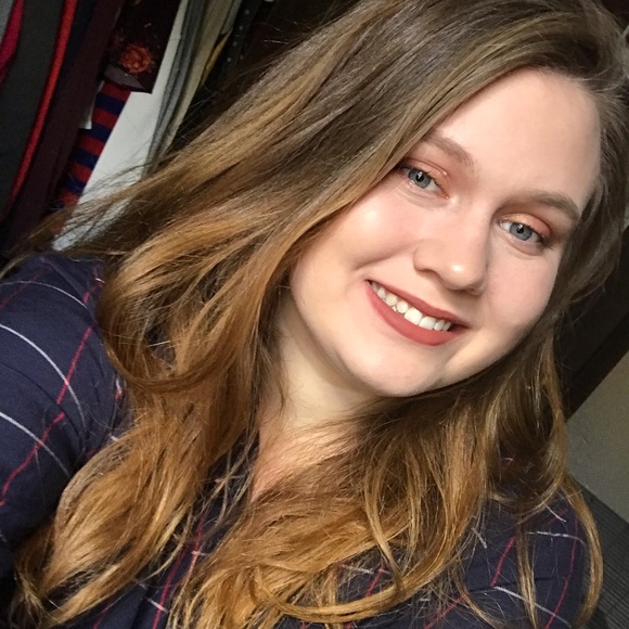 Profile Picture of Alyssa Makkos (@makkosa26) on Poshmark