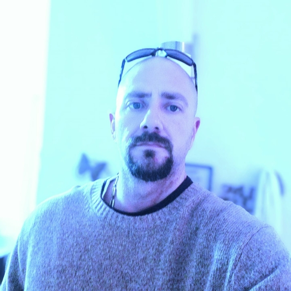 Profile Picture of Travis Ledford (@jtled25) on Poshmark