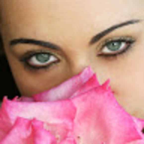 Profile Picture of Gabrielle Levy (@gabhb) on Poshmark