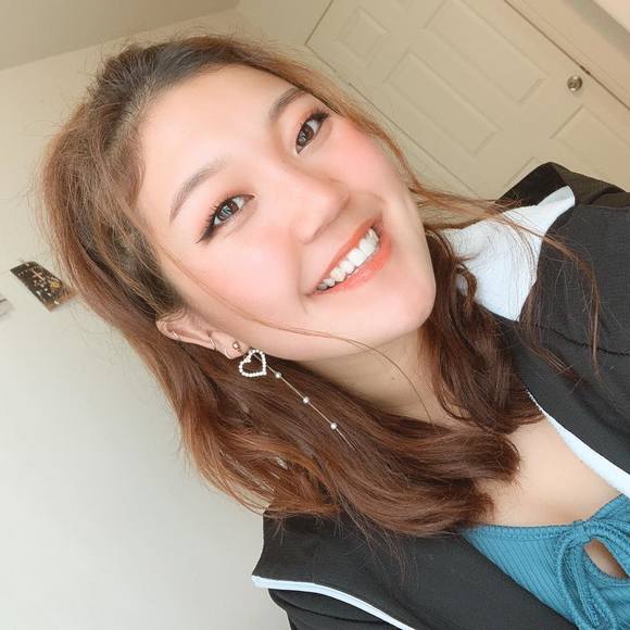 Profile Picture of Jeeye Baeg (@whitechristmas4) on Poshmark