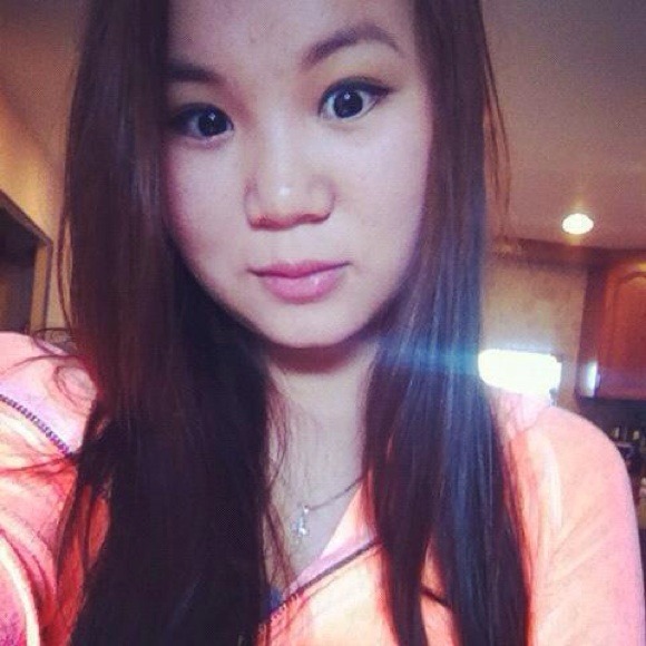 Profile Picture of Lena Nguyen (@lenalovemom) on Poshmark