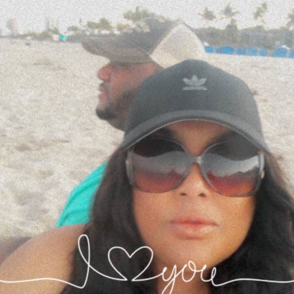 Profile Picture of Essie Richard (@essierichard) on Poshmark