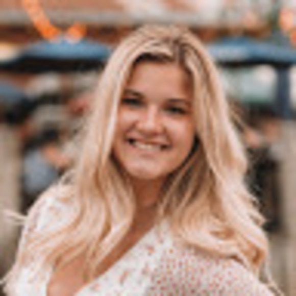Profile Picture of Annika Lockie (@avlockie) on Poshmark