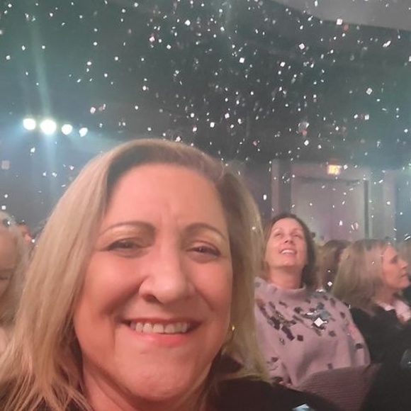 Profile Picture of Tina Gonsalves (@tina_gonsalves) on Poshmark