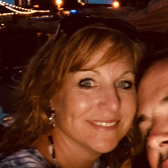 Profile Picture of Katheen Makuszak (@katheenm) on Poshmark