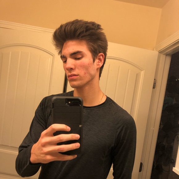 Profile Picture of Daniel Schmidt (@daneil72) on Poshmark