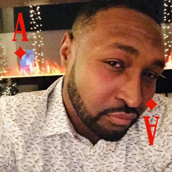 Profile Picture of Christopher Arnold (@1979smartart) on Poshmark