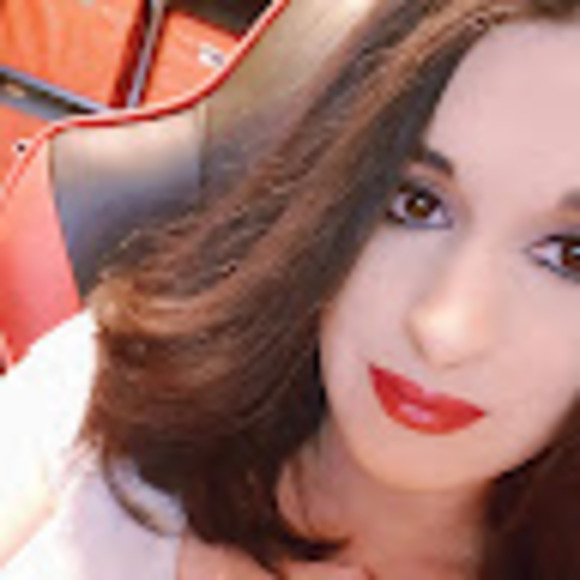 Profile Picture of Felicity Varrone (@planetplutto) on Poshmark