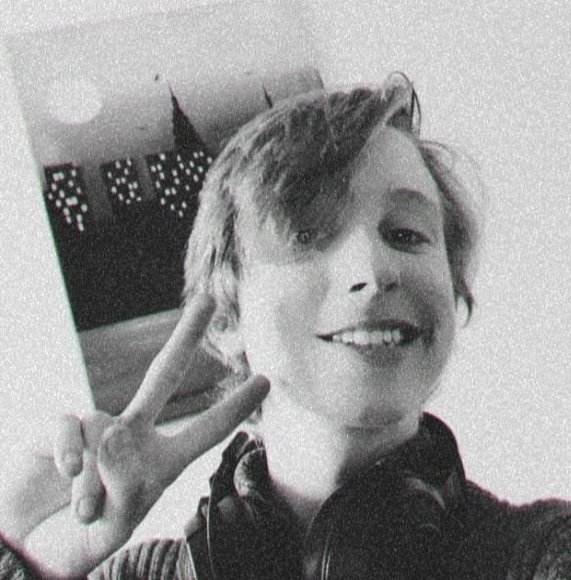 Profile Picture of Raphaël Savard (@raphsav0) on Poshmark