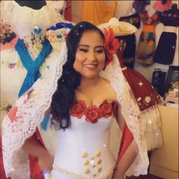 Profile Picture of Sandy Barrera (@jisami) on Poshmark