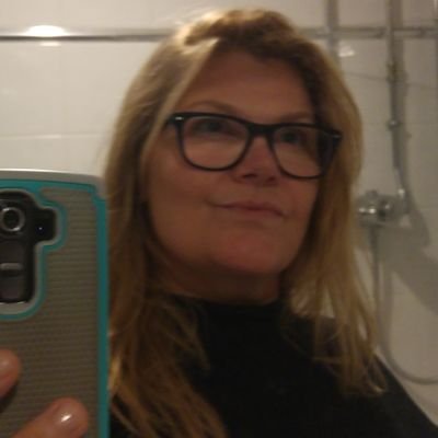 Profile Picture of Lisa Heckel (@Lashtheslash) on Twitter