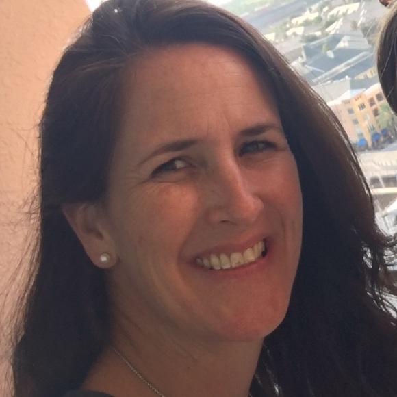 Profile Picture of Sandra Pyle (@spyle1372) on Poshmark