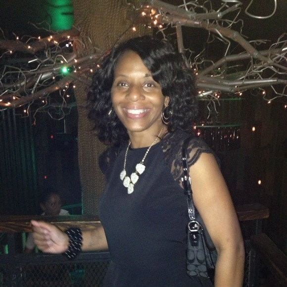 Profile Picture of Darcy Wright (@dbw515) on Poshmark