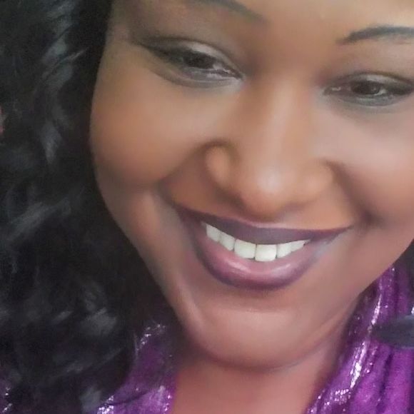 Profile Picture of Stefanie Adams (@happyforlife1) on Poshmark