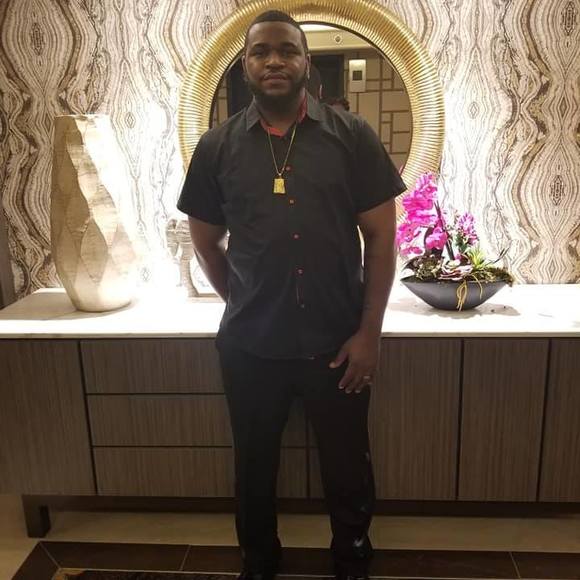 Profile Picture of Roy Barron (@roysr1987) on Poshmark