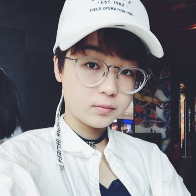 Profile Picture of Crystal_chou (@seekforright19) on Twitter