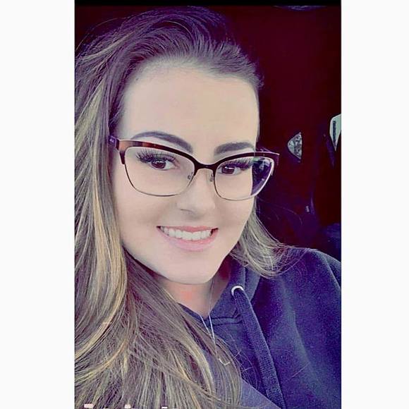 Profile Picture of Simone Rodriguez (@neomi_simone) on Poshmark