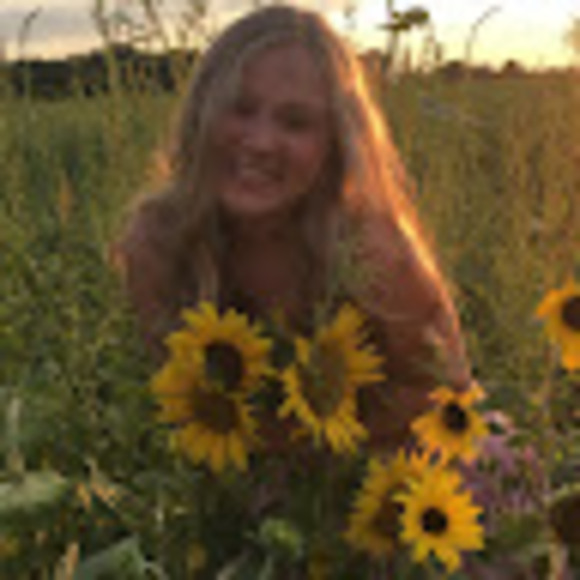 Profile Picture of Meredith Crifasi (@meredithcrifasi) on Poshmark
