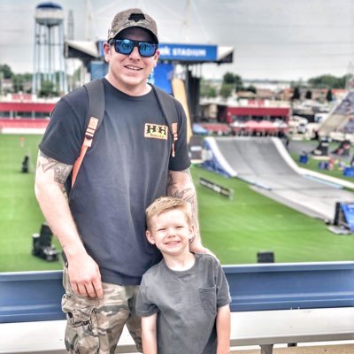 Profile Picture of Josh  Larsen (@Larsendoesit) on Twitter