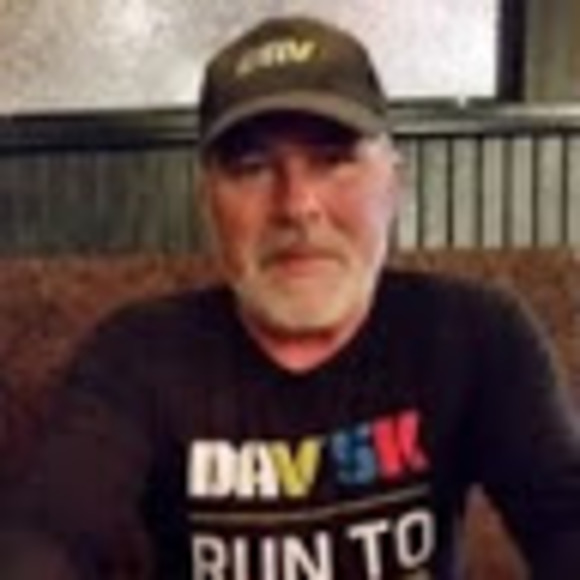 Profile Picture of Michael Stracner (@mdstracner) on Poshmark