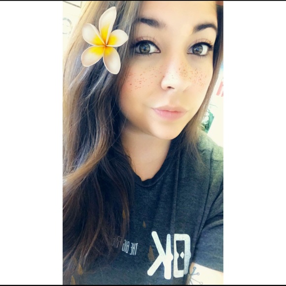 Profile Picture of Allison Binswanger (@abinswanger) on Poshmark