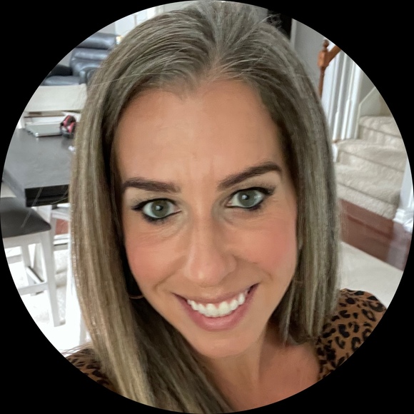 Profile Picture of Lisa Rushlow (@lisarushlow) on Poshmark