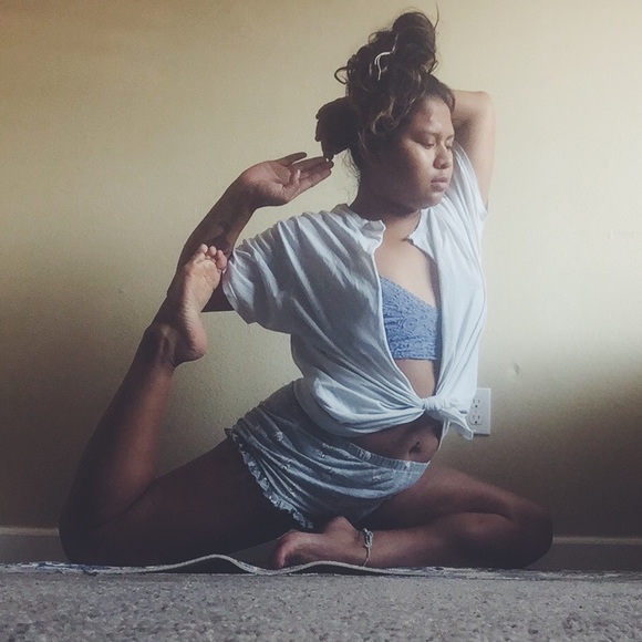 Profile Picture of Juliana Thomason (@bbtiedyes) on Poshmark