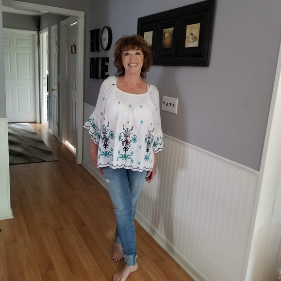 Profile Picture of Deborah Diescher (@scissors13045) on Poshmark
