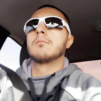 Profile Picture of Robert Ramirez (@RobYoCouch) on Twitter
