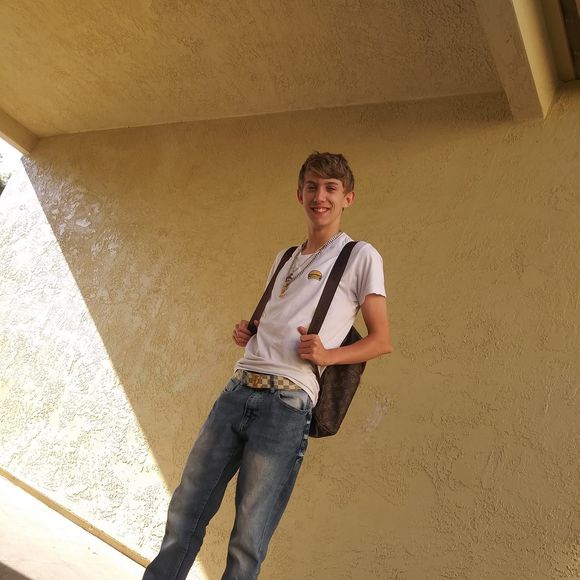 Profile Picture of Zachary Bingel (@zcali2014) on Poshmark