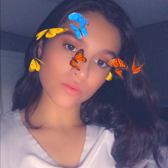 Profile Picture of Edith Gonzalez (@edithruizg17) on Poshmark