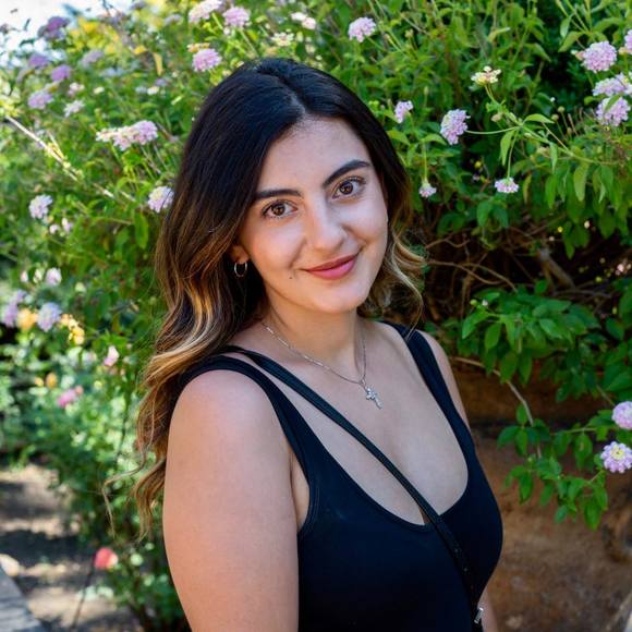 Profile Picture of Lilliana Moretti (@lillianazeidan) on Poshmark