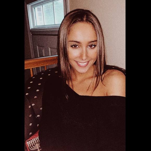 Profile Picture of Danielle Chillemi (@danic128) on Poshmark