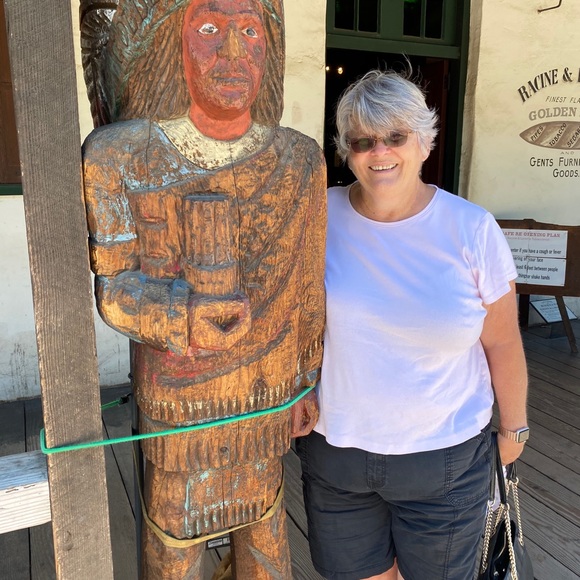 Profile Picture of Sharon Desposito (@sharondesposito) on Poshmark