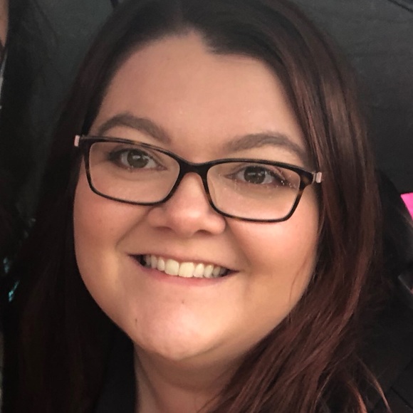 Profile Picture of Danielle Muehle (@daniellemuehle) on Poshmark