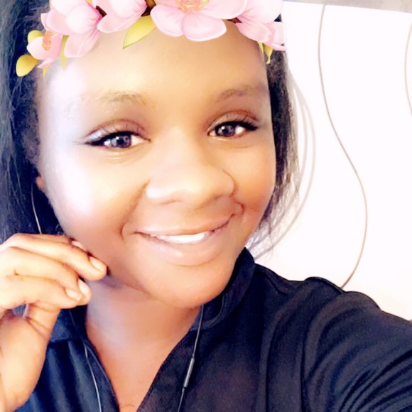 Profile Picture of Shawnique Mcmillian (@kianique) on Poshmark