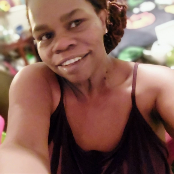 Profile Picture of Gladys Dixon (@gdee73) on Poshmark