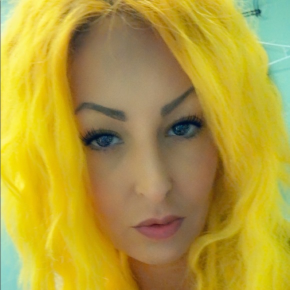 Profile Picture of Veronica Vittone (@veronica122382) on Poshmark