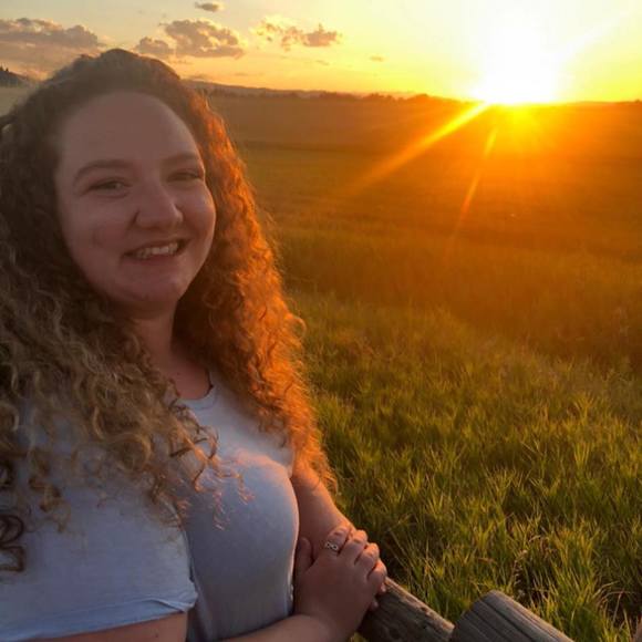 Profile Picture of Brianna Cochems (@bhappy97) on Poshmark