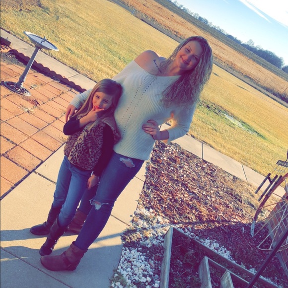 Profile Picture of Whitney Watson (@whitlwebwccw) on Poshmark