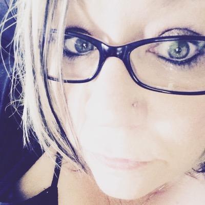 Profile Picture of Lori Zimmerman (@justussixzimms) on Twitter