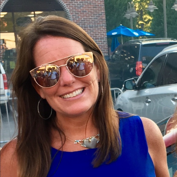 Profile Picture of Roxane Mackin (@mackinr) on Poshmark