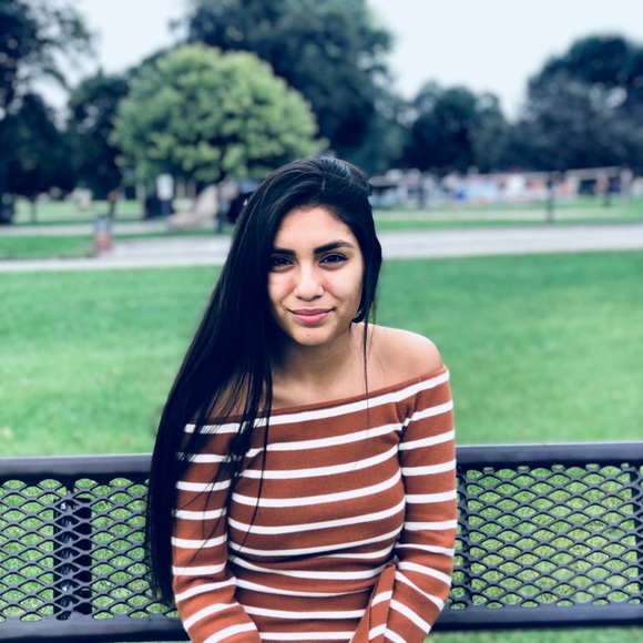 Julia Puentes - Poshmark Profile Picture of Julia Puentes (@juliapuentes) on Poshmark